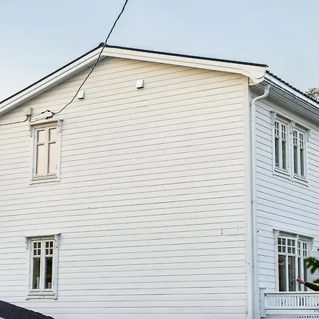 Aurora - Parking - Near Centrum Vila Tromsø